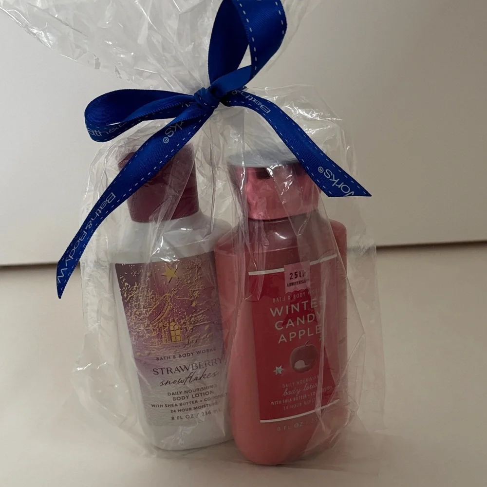 Bath & Body Works 8oz. Strawberry Snowflakes Daily Lotion & Winter Candy‎ Apple